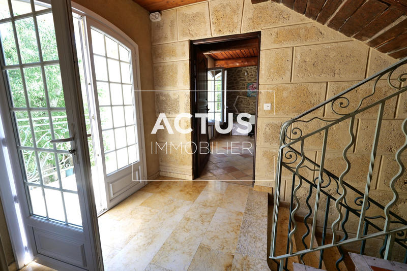 Maison - 237 m² - 8 pièces