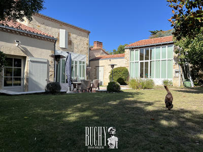 Maison - 318 m² - 9 pièces