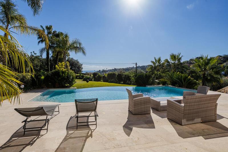 Maison - 230 m² - 5 pièces