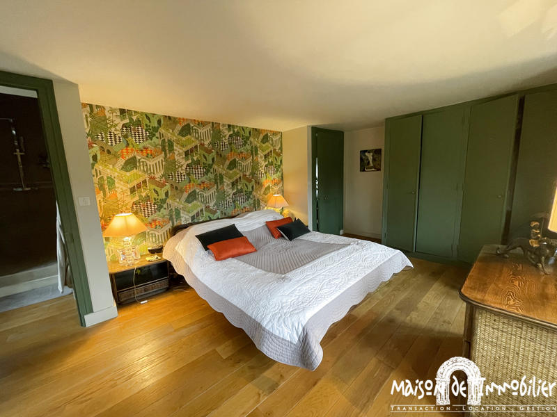 Maison - 233 m² - 9 pièces