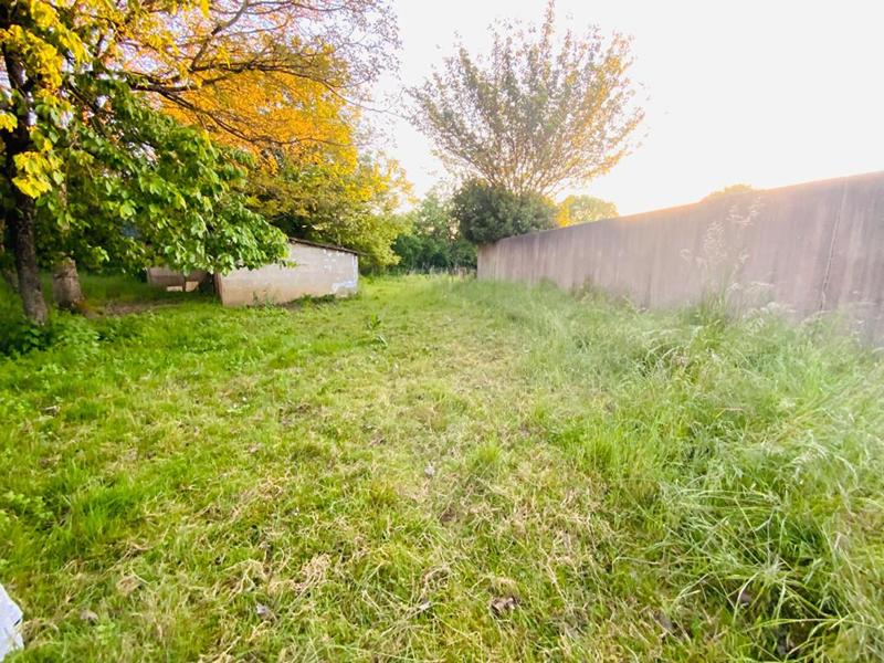 Terrain constructible - 1 500 m²