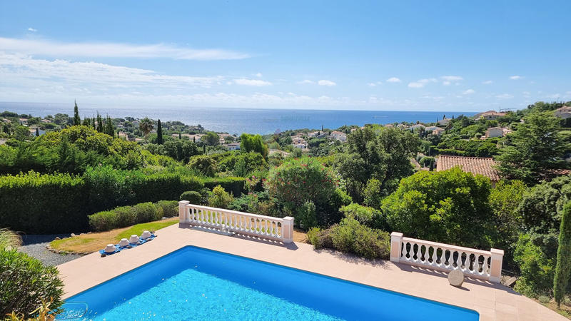 Maison traditionnelle - 230 m² - 5 pièces