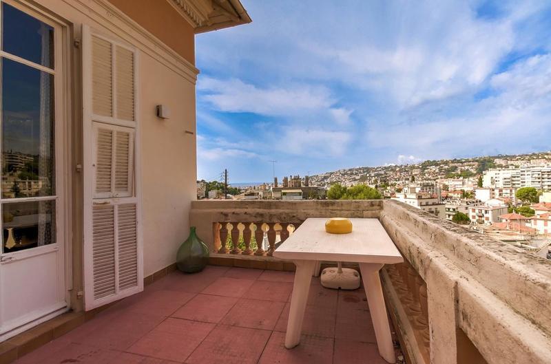 Maison - 230 m² - 8 pièces