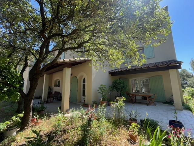 Maison - 224 m² - 7 pièces