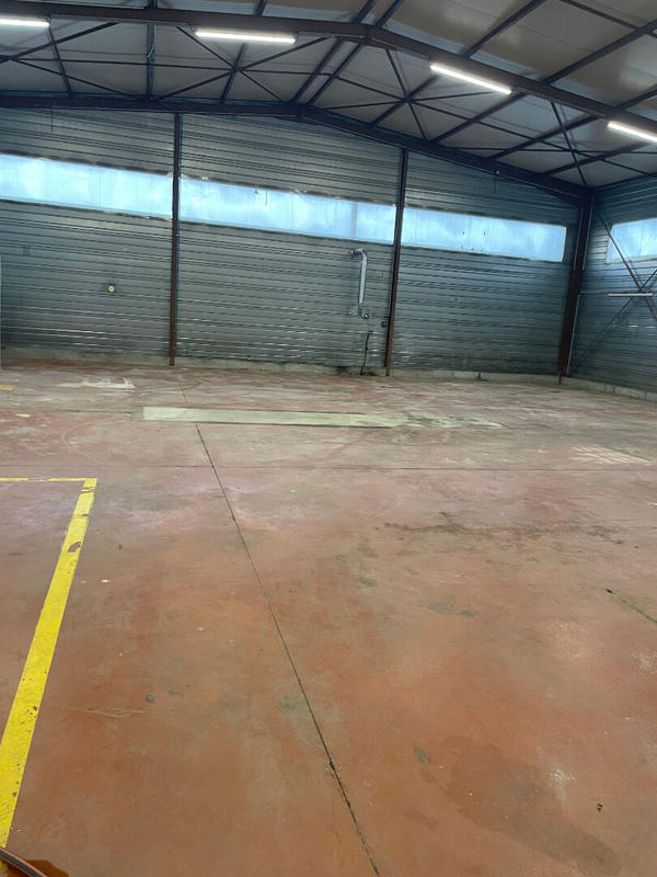 Local d'activité / Entrepôt - 653 m²