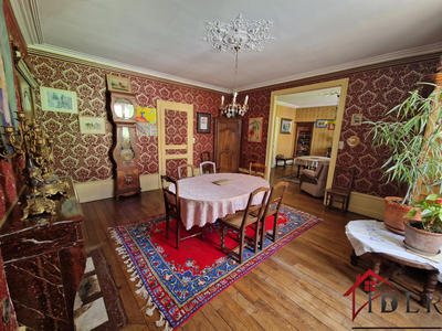 Maison - 211 m² - 7 pièces