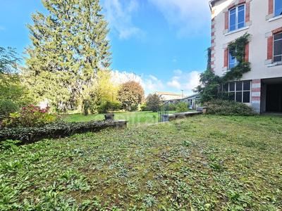 Maison bourgeoise - 446 m² - 17 pièces