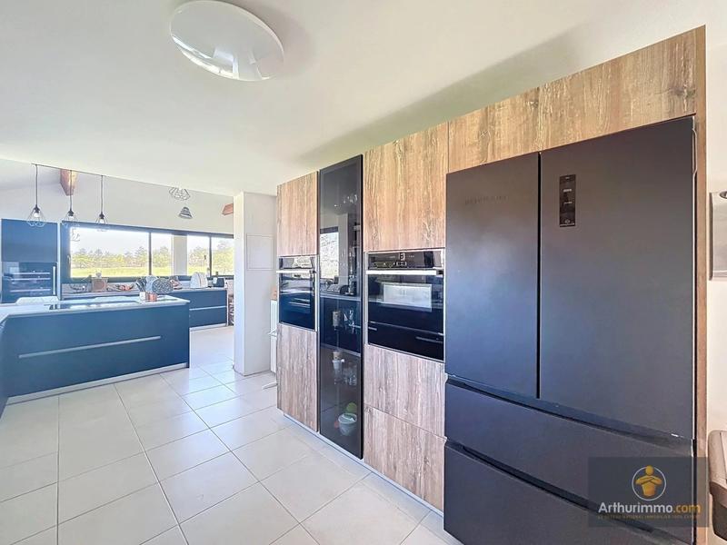 Maison - 220 m² - 8 pièces