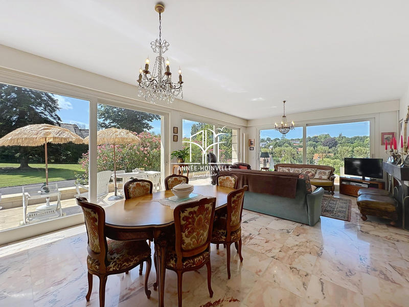 Villa - 266 m² - 8 pièces