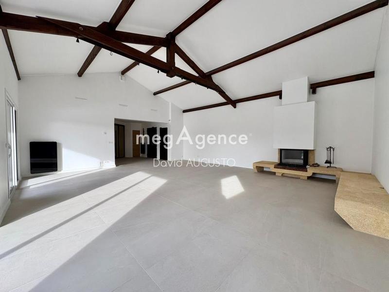 Maison - 248 m² - 8 pièces