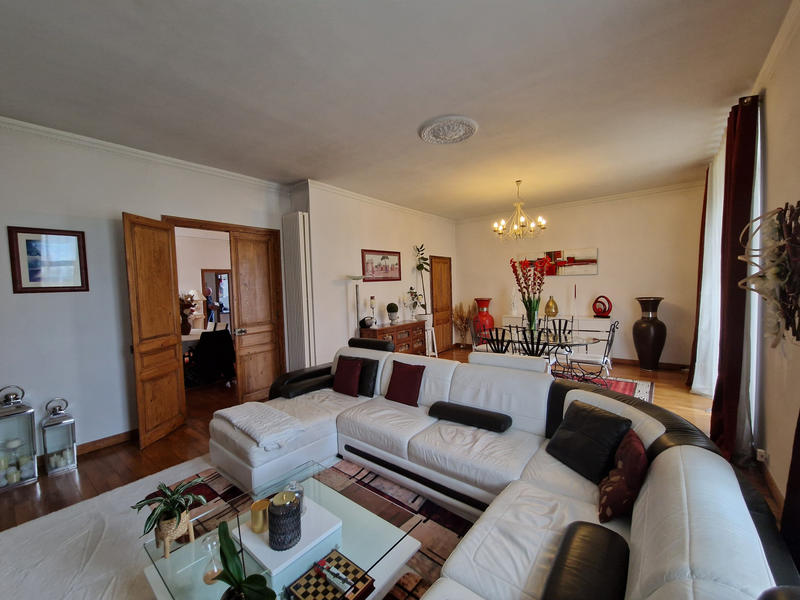Appartement - 160 m² - 4 pièces