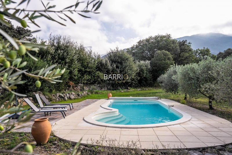 Maison traditionnelle - 183 m² - 9 pièces