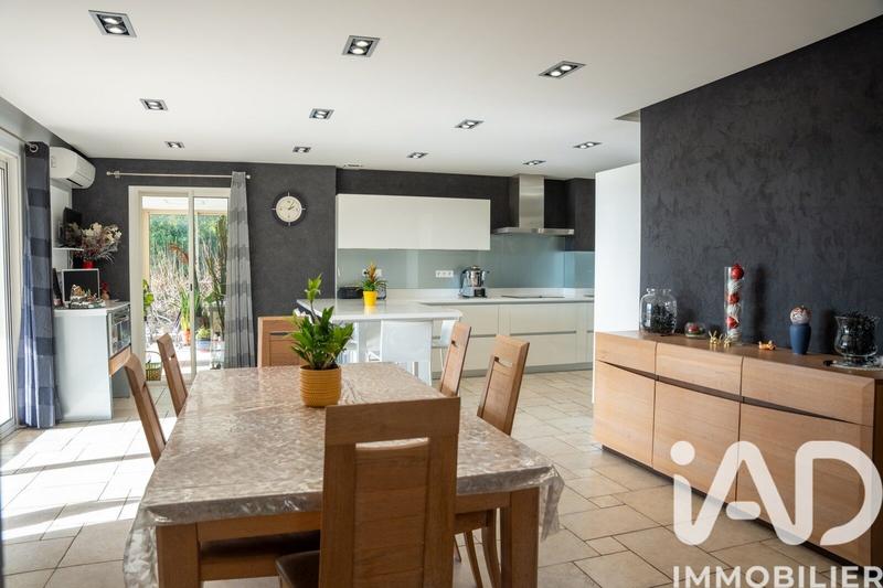 Maison - 235 m² - 8 pièces