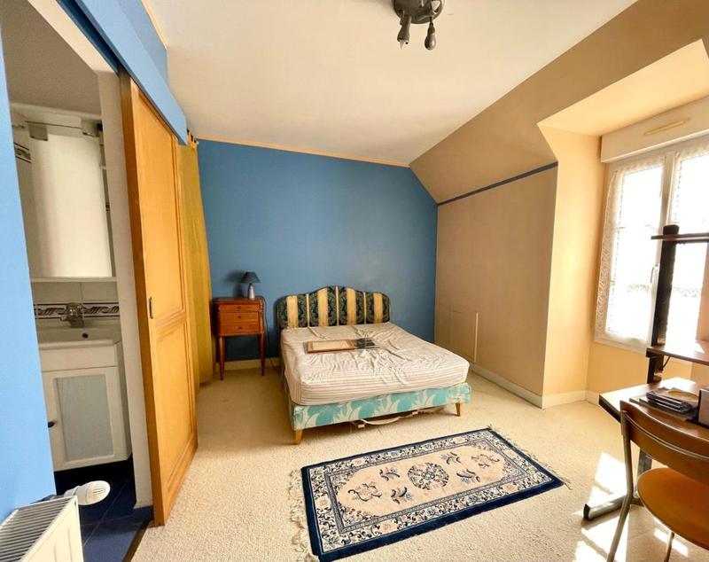 Maison - 280 m² - 9 pièces