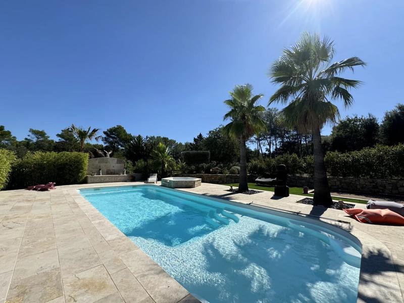 Propriété - 270 m² - 10 pièces