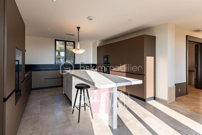 Villa - 368 m² - 10 pièces