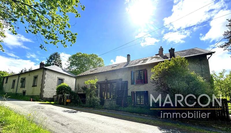 Propriété - 225 m²