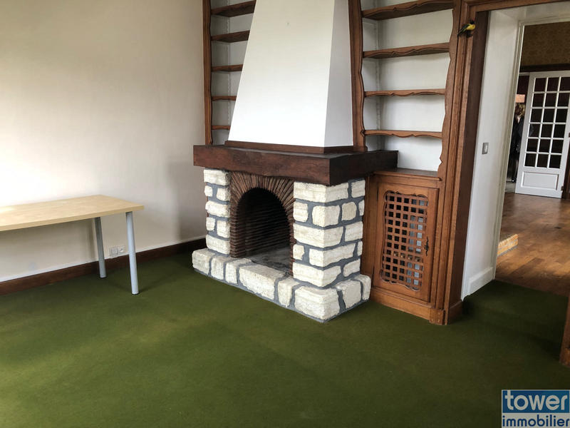 Propriété - 995 m² - 10 pièces