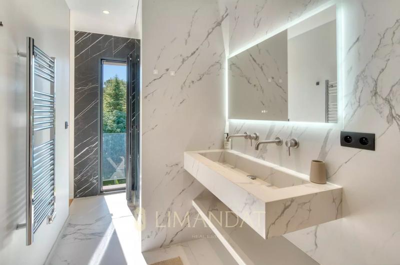 Villa - 260 m² - 8 pièces