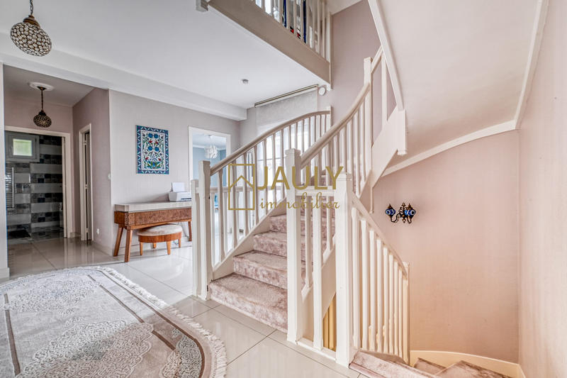 Maison - 340 m² - 10 pièces