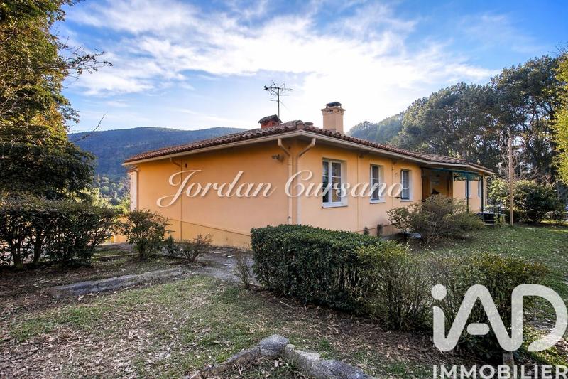 Maison - 137 m² - 5 pièces