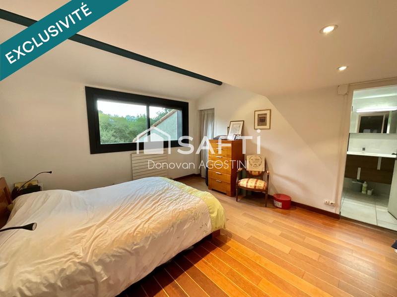 Maison - 239 m² - 7 pièces