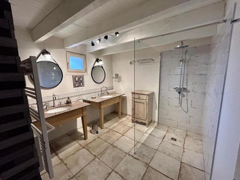 Maison - 394 m² - 13 pièces