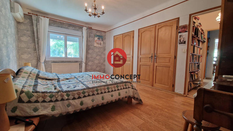 Maison traditionnelle - 221 m² - 9 pièces