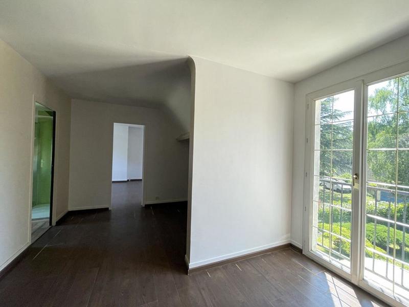 Maison - 240 m² - 8 pièces