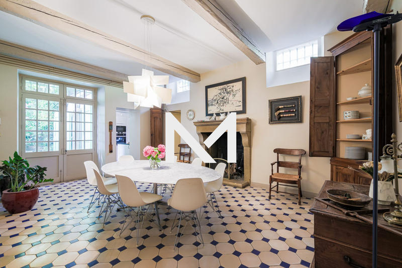 Maison - 761 m² - 16 pièces