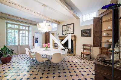 Maison - 761 m² - 16 pièces