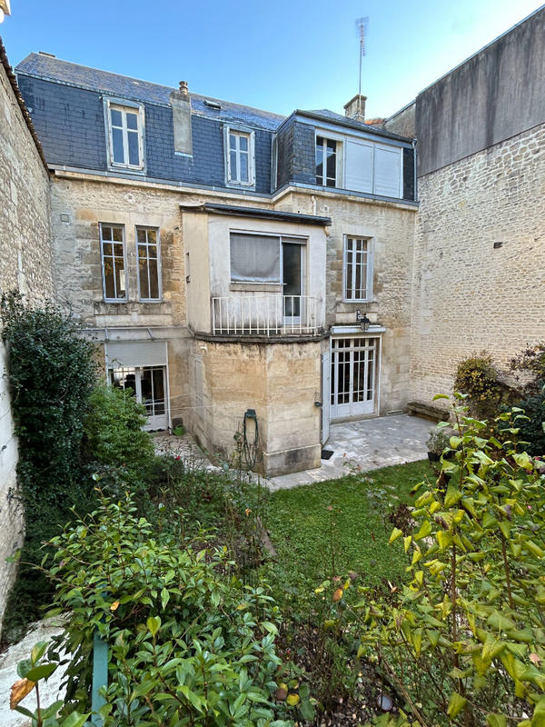 Maison - 244 m² - 8 pièces