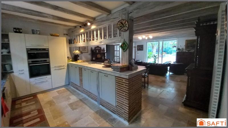 Maison - 220 m² - 6 pièces