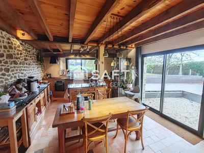 Maison - 166 m² - 7 pièces