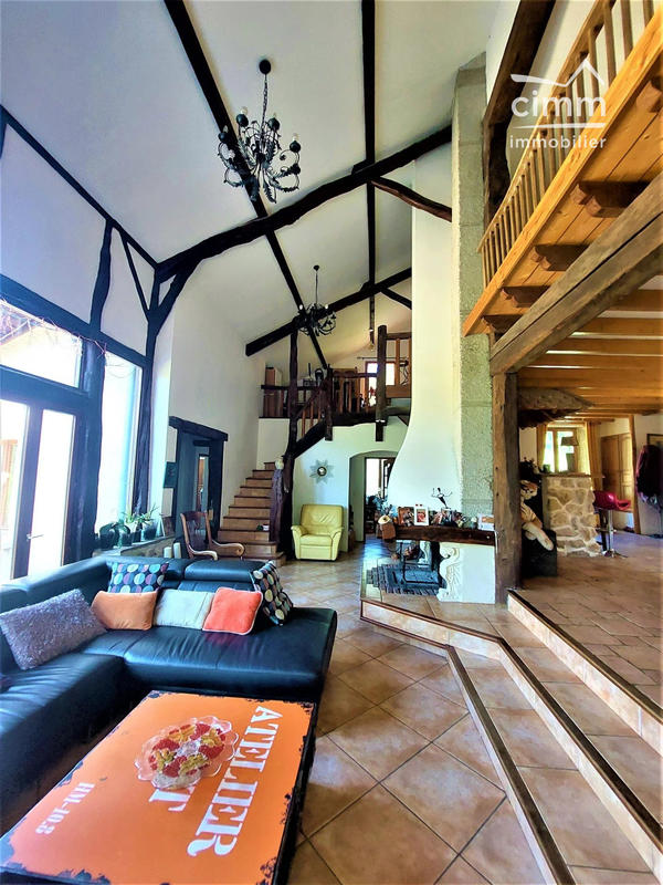 Maison - 215 m² - 7 pièces