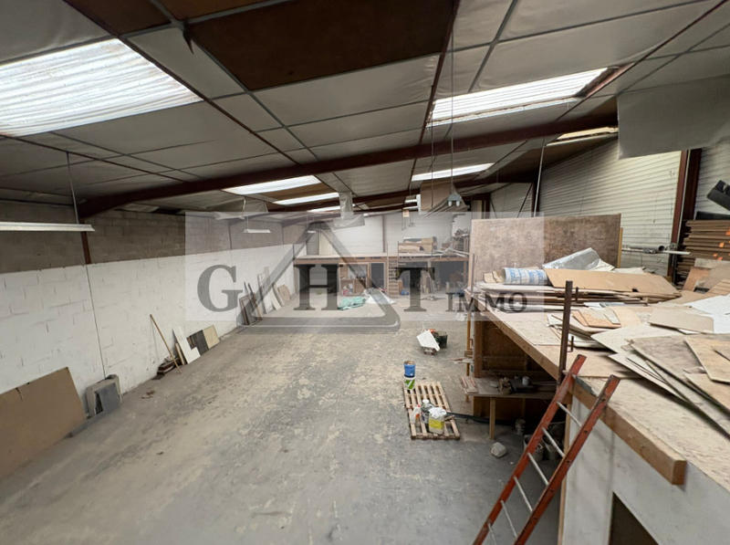 Entrepôt - 1 260 m²