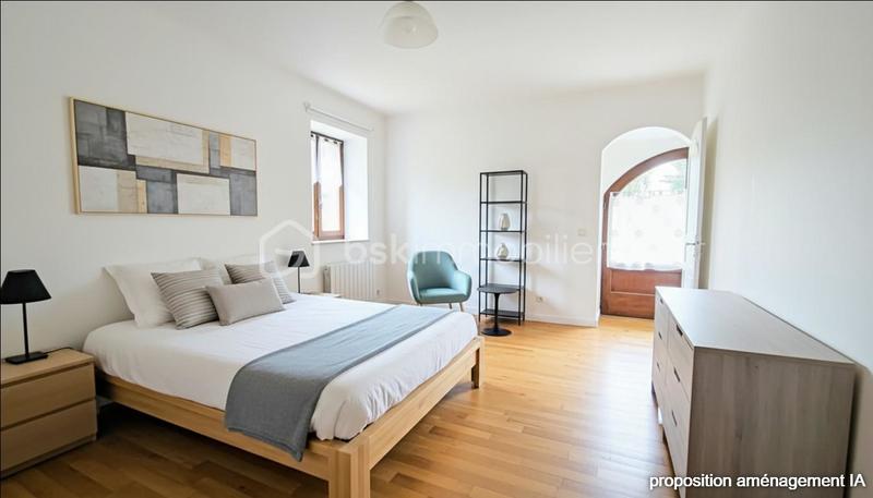 Maison traditionnelle - 275 m² - 12 pièces