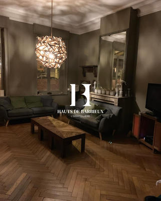 Maison - 234 m² - 9 pièces