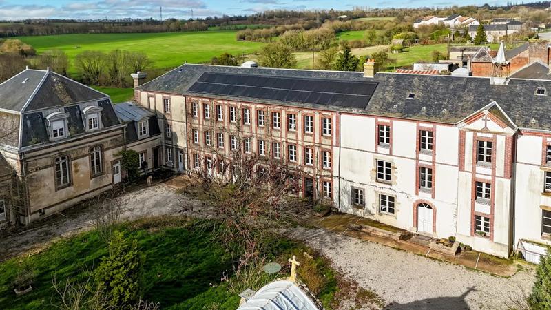 Demeure - 915 m² - 40 pièces