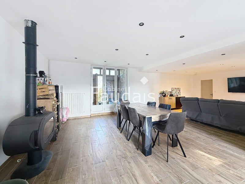 Maison de village - 160 m² - 10 pièces