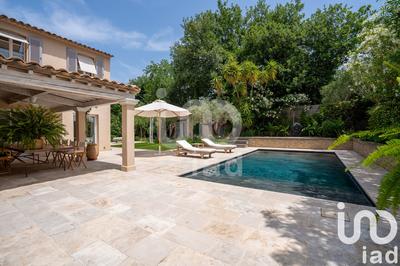 Maison - 233 m² - 8 pièces