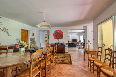 Villa - 250 m² - 8 pièces