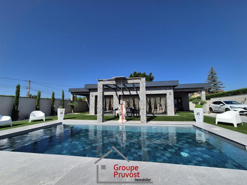 Maison - 240 m² - 5 pièces