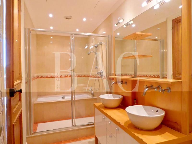 Appartement - 187 m² - 5 pièces