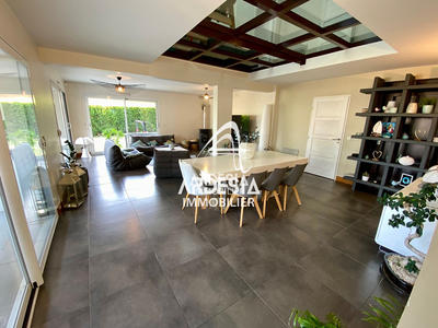 Maison - 189 m² - 6 pièces