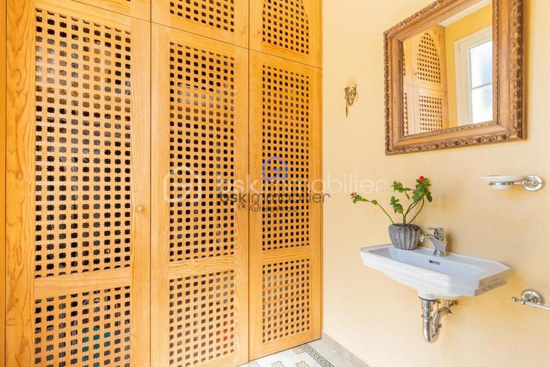 Maison - 297 m² - 10 pièces