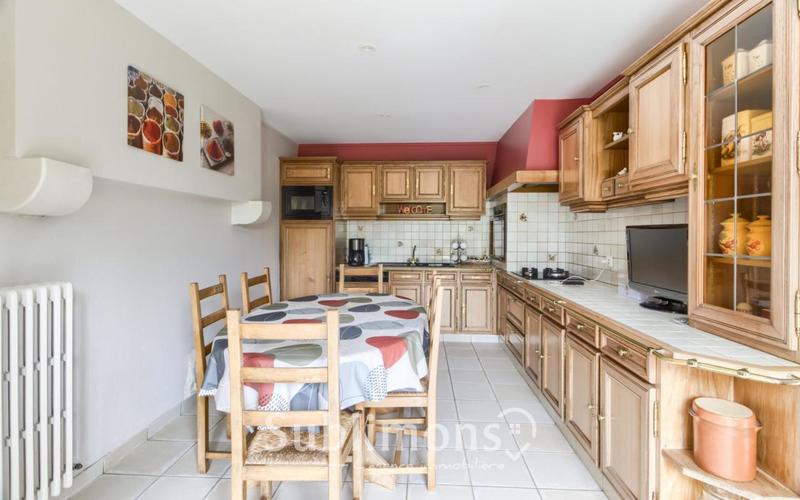 Maison traditionnelle - 230 m² - 7 pièces