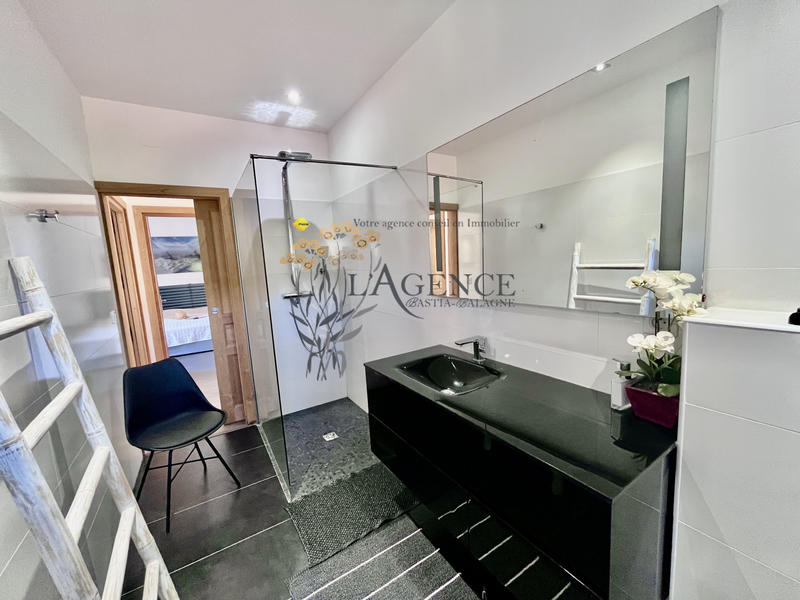 Maison - 200 m² - 5 pièces