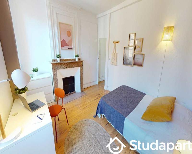 Chambre - 120 m² - 1 pièce