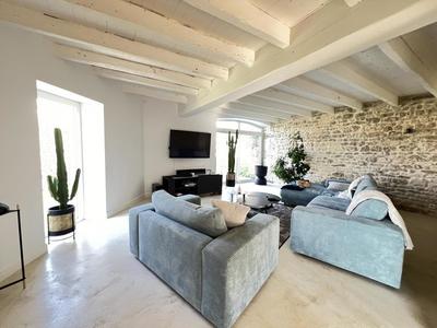 Demeure - 273 m² - 8 pièces